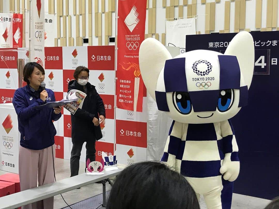細田阿也さんのインスタグラム写真 - (細田阿也Instagram)「先日の、、、 #東京2020 #オリンピック #パラリンピック #200日前イベント  #ふじのくにスポーツサポーター #shizu9  のステージやイベントの様子を 写真におさめてくださる #カメラマン さん #静岡県　#オリパラ推進課　スタッフの皆様の優しさよ！！ #2020 #人文字　もバッチリでした！！ またイベントを通じて お会いできますこと 楽しみにしています！  #olympic  #tokyoolympic  #tokyo2020 @tokyo2020  #静岡　#shizuoka  #pants #jillstuart @jillstuart.jp #MC」2月19日 18時45分 - hosodaaya
