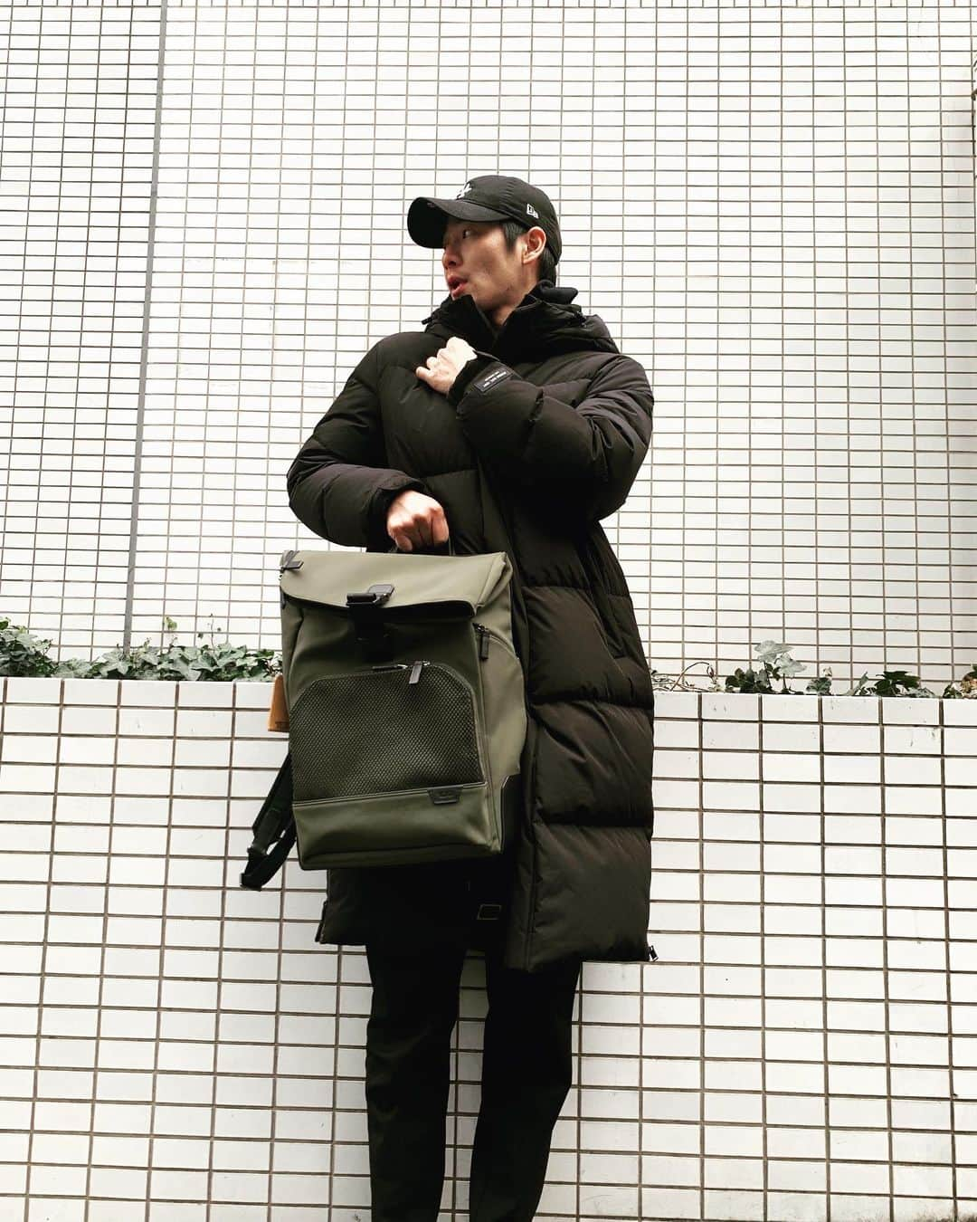 土屋光太朗のインスタグラム：「前回紹介した @tumitravel のハリソンコレクションのバックパック。軽量だし、大容量でたくさん荷物入るからちょっとしたお出かけや旅行にも良いですね🏽普段着る服は黒系が多いからカーキのバッグパックがとても相性良い。 #トゥミ #perfectingthejourney #WeAreHarrison #PR」