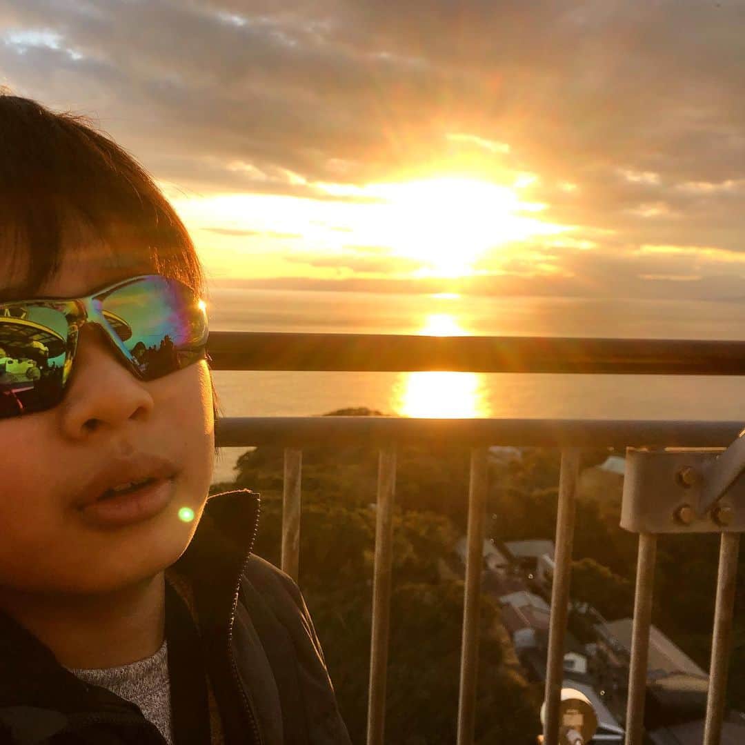 がっちゃんさんのインスタグラム写真 - (がっちゃんInstagram)「江ノ島の夕陽  #sunset #sunset_pics #sunsetphotography #夕陽 #enshima #江ノ島 #シーキャンドル #がっちゃん #がっちゃんねる」2月19日 18時46分 - gacchannel