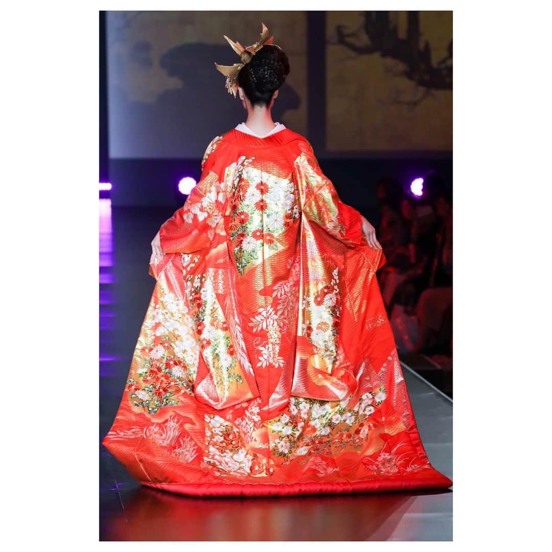 中山由香さんのインスタグラム写真 - (中山由香Instagram)「・ ・ Yumi Katsura Grand Collection 55周年本当におめでとうございます🌸 ・ ・ #yumikatsura#kimono#dress#collection#2020 #打掛#お引きづり」2月19日 18時49分 - yuka_nakayama118