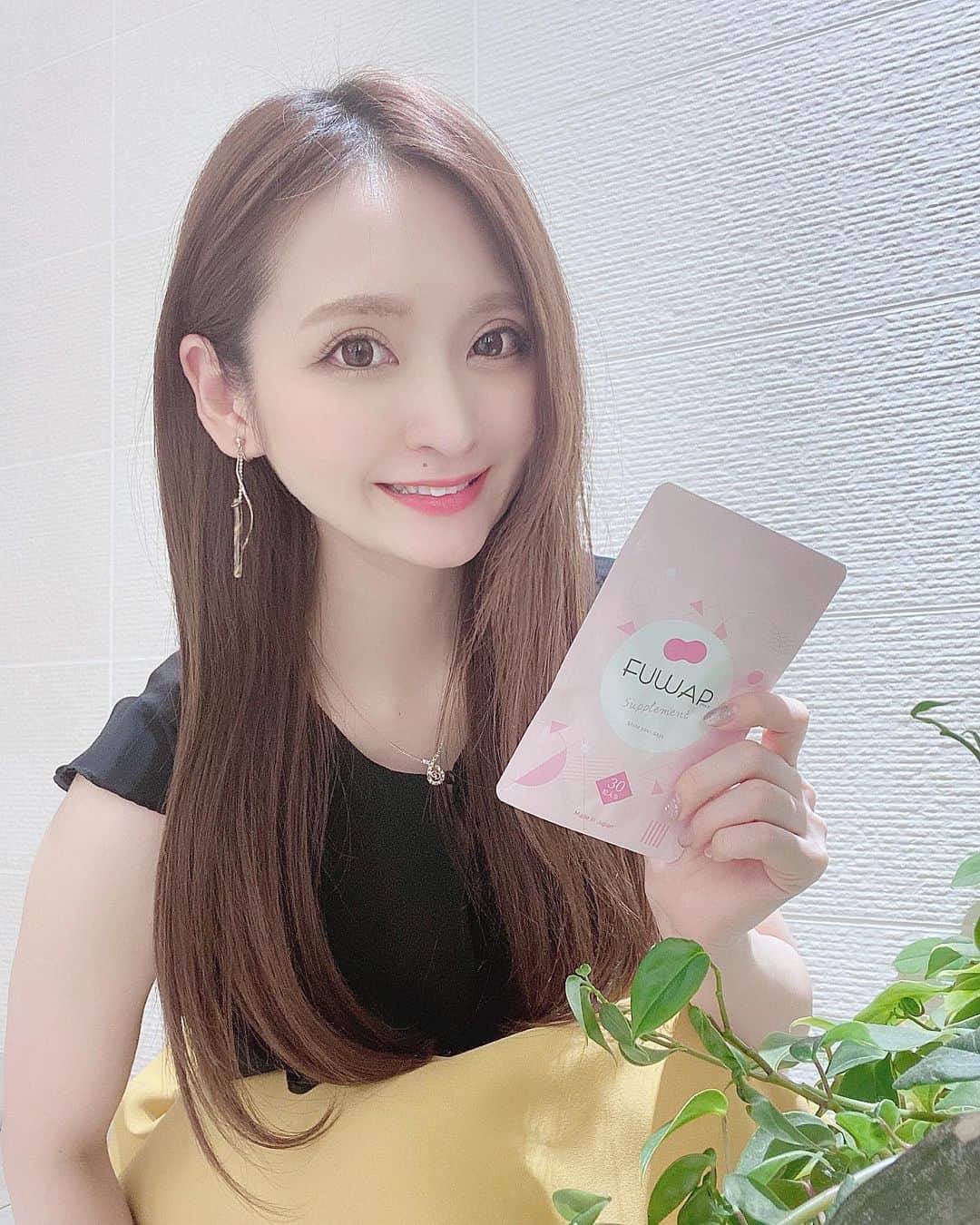 のインスタグラム：「ボディケアサプリ「FUWAP」を試して3か月がたちました🌸 お肌の調子もいいし、天然成分のワイルドヤムのおかげかバストアップしたような気がするような…(●´৺`●) 女性の身体を考えたボディケアサプリなのでバストアップはもちろん、美肌にもいいし、体に優しい厳選成分で作られてて国内生産なのも安心して飲めるポイント😊 お手軽に綺麗を目指せるの嬉しい♥︎ ・ #FUWAP #ボディケア #サプリメント #PR」