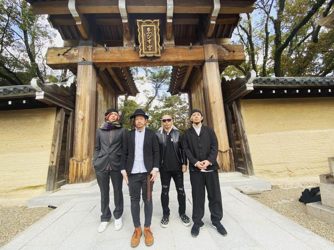のインスタグラム：「今年も西宮神社へご祈祷に行ってまいりました。 ここのおみくじは辛口で有名で、だからこそ一番信用しているんですが なんと今年は大吉🎉 ええことしか書いてませんでした。 ホンマかいな😅 今年は激動の年になりそうな予感。  がんばろう💪  #knockoutmonkey  #西宮神社  #ご祈祷  #おみくじ  #大吉」