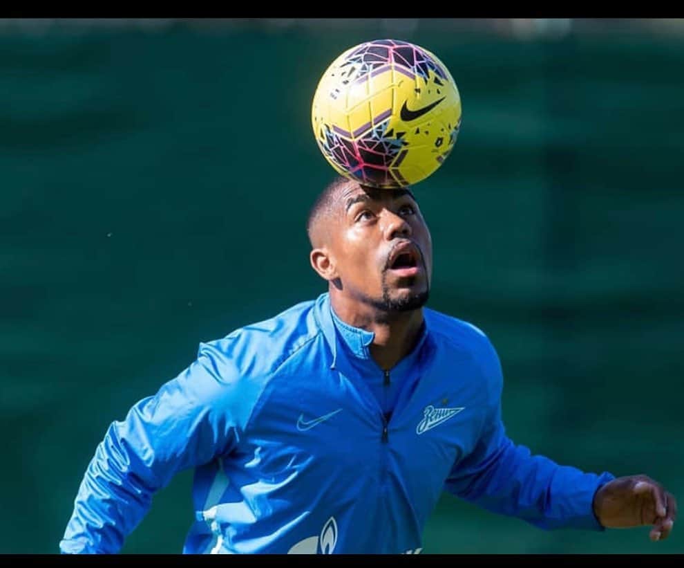 マウコム・フィリペ・シウヴァ・デ・オリヴェイラのインスタグラム：「⚽️+ Eu = ❤️ combinação perfeita 🎉👊🏾🙏🏾」