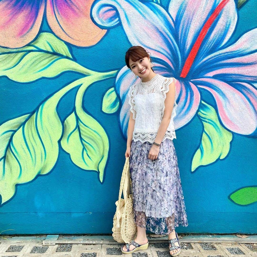 遠野愛のインスタグラム：「卒業旅行でハワイ✈️ 前半は高校時代に所属していたソフトテニス部の同期と🌺 可愛い壁でたくさん写真撮った🤳  #卒業旅行　#旅行　#ハワイ　#カカアコ　#カカアコウォールアート #trip #graduationtrip #hawaii #kakaako #kakaakowallart」