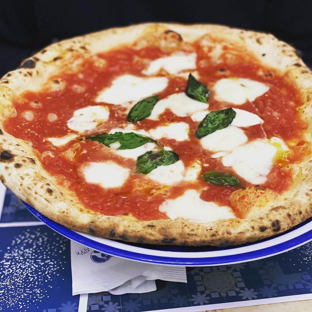 伊達公子さんのインスタグラム写真 - (伊達公子Instagram)「Napoli の1日 ローマやフィレンツェとは違う雰囲気のナポリ。 #伊達公子 #kimikodate #テニス #テニスプレーヤー #テニスプレイヤー #tennis #tennisplayer #instatennis #instasports #italy #napoli #イタリア #ナポリ #pizza #pizzamargherita #ピッツァ #ピッツァマルゲリータ #ガイドさん付き #揚げピッツァ #ナポリの街」2月19日 19時25分 - kimiko.date