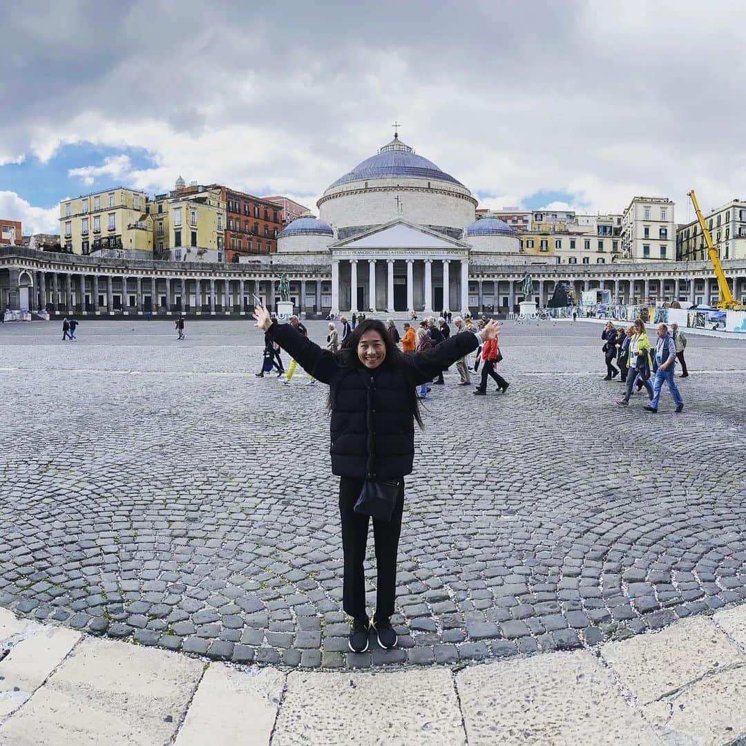 伊達公子さんのインスタグラム写真 - (伊達公子Instagram)「Napoli の1日 ローマやフィレンツェとは違う雰囲気のナポリ。 #伊達公子 #kimikodate #テニス #テニスプレーヤー #テニスプレイヤー #tennis #tennisplayer #instatennis #instasports #italy #napoli #イタリア #ナポリ #pizza #pizzamargherita #ピッツァ #ピッツァマルゲリータ #ガイドさん付き #揚げピッツァ #ナポリの街」2月19日 19時25分 - kimiko.date