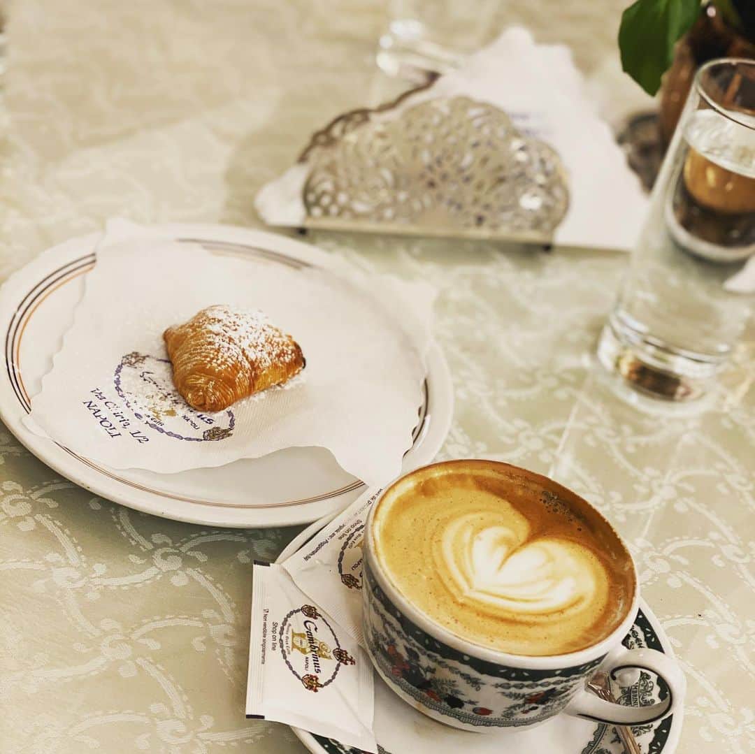 のインスタグラム：「Coffee の美味しいcafe #伊達公子 #kimikodate #テニス #テニスプレーヤー #テニスプレイヤー #tennis #tennisplayer #instatennis #instasports #instacafe #instacoffee #italy #napoli #イタリア #ナポリ #cafe #カフェ #coffeetime #コーヒータイム #grancaffegambrinus」