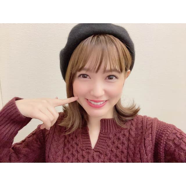 三島ゆかりさんのインスタグラム写真 - (三島ゆかりInstagram)「おすまし顔と笑顔💖😊 今年は実はインスタ365投稿、1万follower目指して頑張ってるんです🍎✨ グアムでいっぱい投稿したしと思って最近更新サボってました😂💦 フォローいいね待ってます🥺❤️ #ベレー帽 #ニットコーデ #外はねボブ #三島ゆかり #ゆかりんご #来店 #イベント #私服 #365投稿チャレンジ #10000followers #目標 #頑張ります #instagood #igdaily #すまし顔 #笑顔 #どっちが好き #followｍe」2月19日 19時45分 - apple340