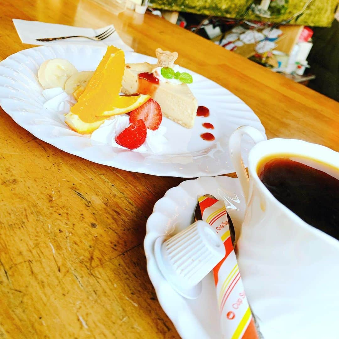 HIROさんのインスタグラム写真 - (HIROInstagram)「景色＆チーズケーキ＆コーヒー🥰🥰 #スハネフ14_1  #景色  #和歌山  #和歌浦  #雑賀崎  #カフェ  #カフェ巡り  #チーズケーキ  #コーヒー  #スーパーカブc125  #ツーリング」2月19日 19時38分 - hiro19770420