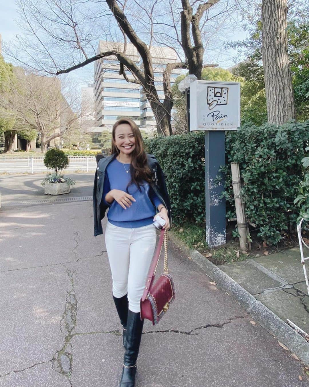 李 雨瀟さんのインスタグラム写真 - (李 雨瀟Instagram)「今日はポカポカ陽気ランチへ。 パン屋さんが並列してたから甘いパンが買いたくて買いたくて...のなかヘルシーなものを。 我慢できました☺️✌️ . @jiyuku_official この間のセットアップをバラして着てみたよ♩ きちんと見えなのに、ニット素材だから着心地が良くてたくさん使える🥰  #yuxiao_outfits #outfits #ootd #fashion  #160cm #160cmコーデ #outfitoftheday  #jiyuku #setup #ファッション #ランチコーデ  #自由区 #最旬セットアップ #ニットセットアップ  #セットアップ #プルオーバー #おでかけコーデ」2月19日 19時56分 - yuisho_ri