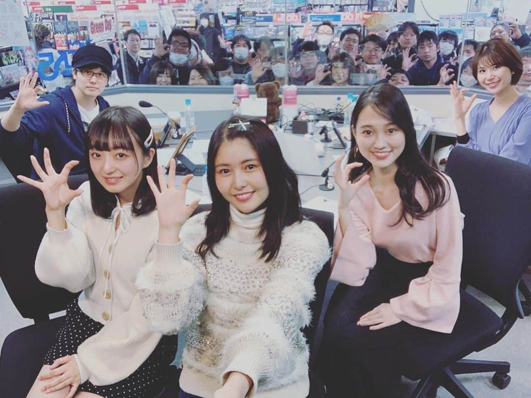 三浦祐太朗のインスタグラム：「本日のゲストは #青春高校3年C組 の #頓知気さきな さん #日比野芽奈 さん #前川歌音 さんでした。 #NACK5 #キラスタ #斉藤百香 #三浦祐太朗」