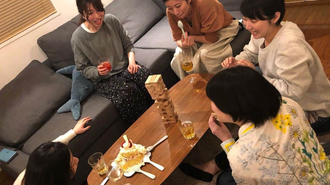 相馬有紀実さんのインスタグラム写真 - (相馬有紀実Instagram)「舞台『デッドストック・トーキョー』のデドスト女子会を開催！そして外村道子ことトムと東澤有香こときみちゃんのサプライズバースデー❤️ 飛び跳ねて喜んでるお2人が可愛すぎました(о´∀`о) 終始笑いっぱなし。社交辞令にならないメンバーが好きです。 笑うっていいね！」2月19日 20時28分 - yukimi_soma