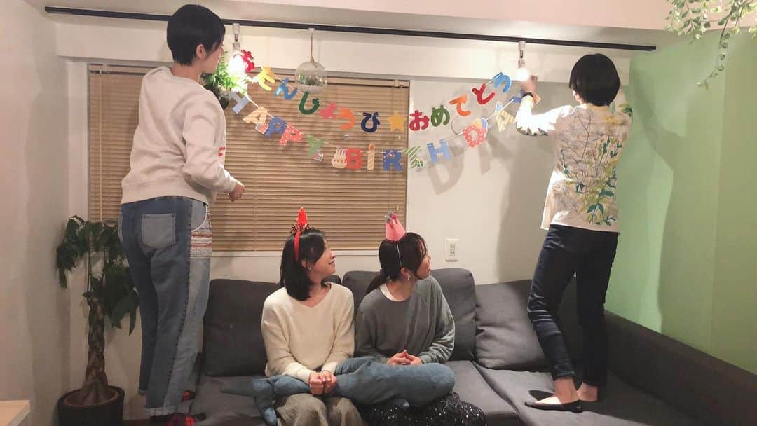相馬有紀実さんのインスタグラム写真 - (相馬有紀実Instagram)「舞台『デッドストック・トーキョー』のデドスト女子会を開催！そして外村道子ことトムと東澤有香こときみちゃんのサプライズバースデー❤️ 飛び跳ねて喜んでるお2人が可愛すぎました(о´∀`о) 終始笑いっぱなし。社交辞令にならないメンバーが好きです。 笑うっていいね！」2月19日 20時28分 - yukimi_soma