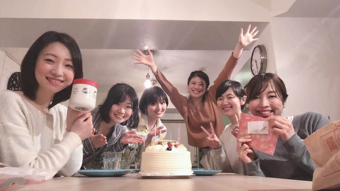 相馬有紀実のインスタグラム：「舞台『デッドストック・トーキョー』のデドスト女子会を開催！そして外村道子ことトムと東澤有香こときみちゃんのサプライズバースデー❤️ 飛び跳ねて喜んでるお2人が可愛すぎました(о´∀`о) 終始笑いっぱなし。社交辞令にならないメンバーが好きです。 笑うっていいね！」