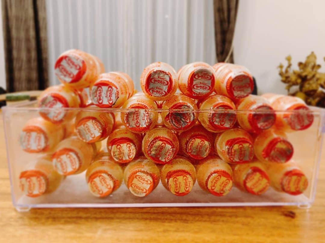 金子貴俊のインスタグラム：「#ヤクルト　の山！ #毎朝家族全員飲むから #いつもこんな状態 #中々の数にウットリ」