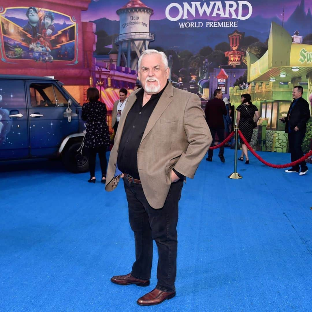 Disneyさんのインスタグラム写真 - (DisneyInstagram)「Embark on a journey down the blue carpet of #PixarOnward, in theaters March 6.」2月20日 6時24分 - disney