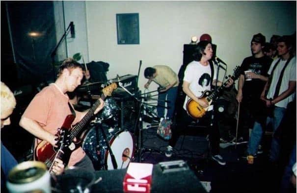 フー・ファイターズのインスタグラム：「There is a moment in every band’s history when you decide it’s time to load the gear out of the practice space and bring the music to the people for the first time. This was ours, 25 years ago today. Keg party at the Marine Store, Seattle Wa.... . 25 years later, the fear and stage fright may have faded, but the love of making music with my friends is stronger than ever. Happy anniversary, fellas. . #FF25 #FF2020」