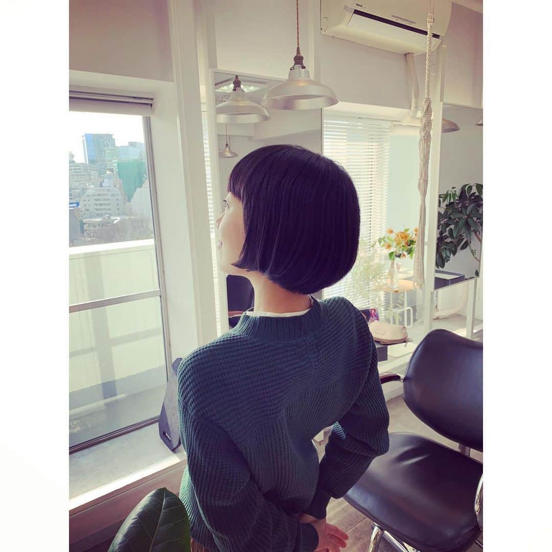 熊木杏里のインスタグラム：「くるん。✂︎ と、して貰いました。  春だかどうだか 聞いてみよう〜」