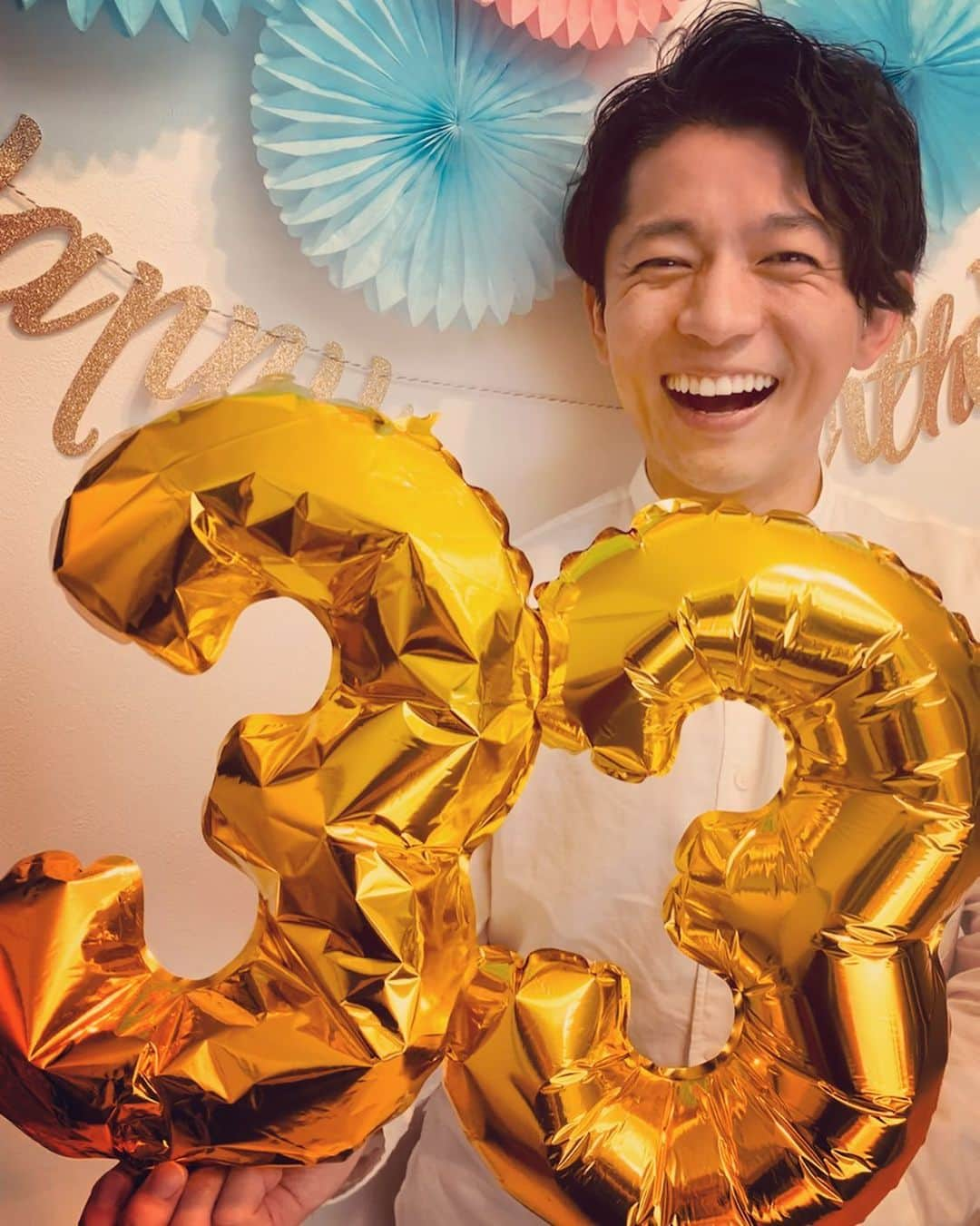 工藤淳之介さんのインスタグラム写真 - (工藤淳之介Instagram)「33歳になりました！ 番組へ山のようなメッセージ本当に本当にありがとうございました😭 誕生日が同じあの俳優さんやまさかの母親まで電話出演、、、笑 是非radikoでご確認ください🙇‍♂️ いつも支えてくださる皆様へ感謝の気持ちを忘れず、これからも楽しい放送をお届けできるよう頑張ります😆  #niigata #bsnラジオ #3時のカルテット #新潟放送 #なじラテ  #誕生日 #2月19日  #2月19日生まれ  #1987年生まれ  #33歳  #三十路  #happybirthday #hbd  #bsn #アナウンサー #全ての人へ感謝  #両親に感謝  #工藤淳之介」2月19日 22時25分 - kudojun_nosuke_bsn