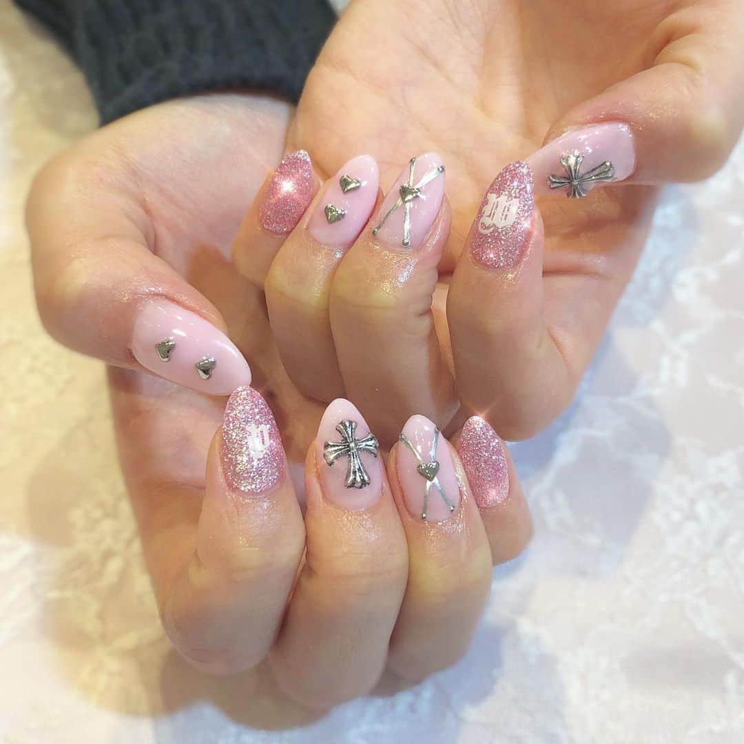 川崎ひかるのインスタグラム：「#newnail ⛓💕」