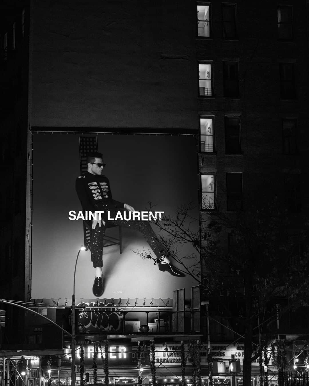 サンローランさんのインスタグラム写真 - (サンローランInstagram)「NEW YORK - SOHO #YSL30 by ANTHONY VACCARELLO PHOTOGRAPHED by @davidsimsofficial ⠀⠀⠀⠀⠀⠀⠀⠀⠀ #YSL #SaintLaurent #YvesSaintLaurent @anthonyvaccarello」2月19日 23時00分 - ysl