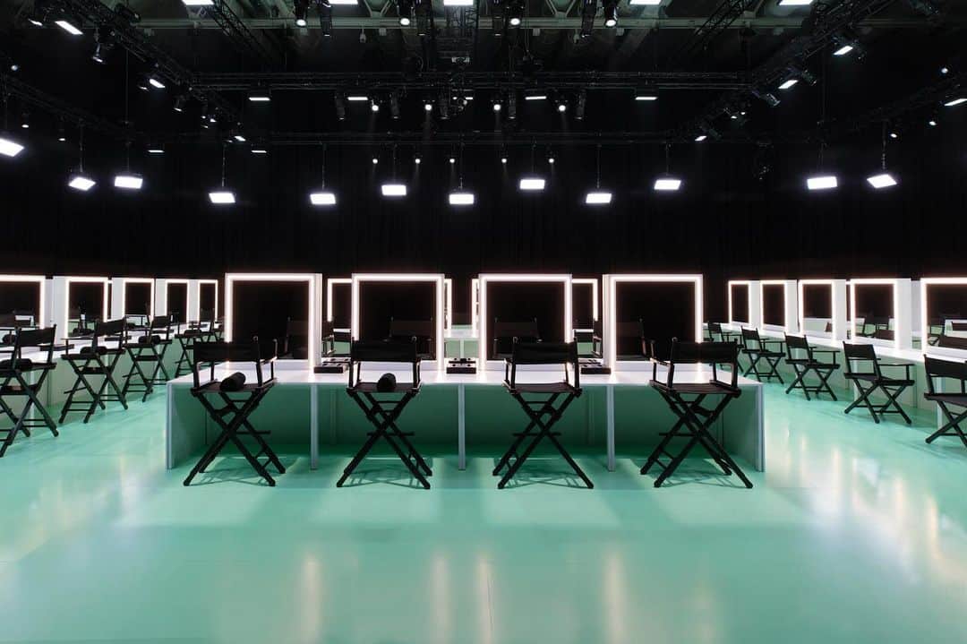 のインスタグラム：「The #GucciFW20 Women’s collection by @alessandro_michele is about to be revealed. Guests will enter the #GucciHub to find themselves in the backstage where models are getting ready for the show. See the show on Instagram Stories or through link in bio, live at 3:00pm CET. @alessandro_michele #mfw #AlessandroMichele #GucciTheRitual」