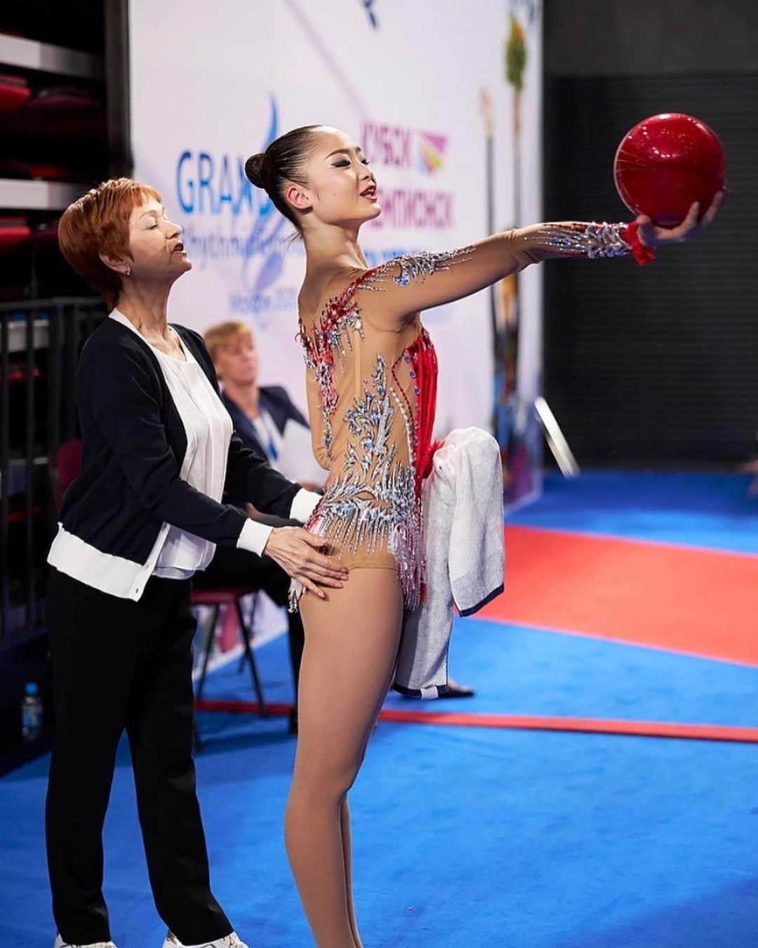 皆川夏穂さんのインスタグラム写真 - (皆川夏穂Instagram)「﻿ ✨Grand Prix Moscow 2020✨﻿ ﻿ 2020年シーズンスタート！﻿ シーズン初戦、改善点や課題が明確になり、ここから１つずつクリアをし、次の試合に向かうのが楽しみです☺️﻿ ﻿ 東京オリンピックまで残り約半年ですが、今があることに感謝し、毎日の練習を大切に取り組んでいきたいと思います🍀﻿ ﻿ ﻿ #rhythmicgymnastics #新体操  #roadtotokyo2020」2月19日 23時08分 - kaho_minagawa0820