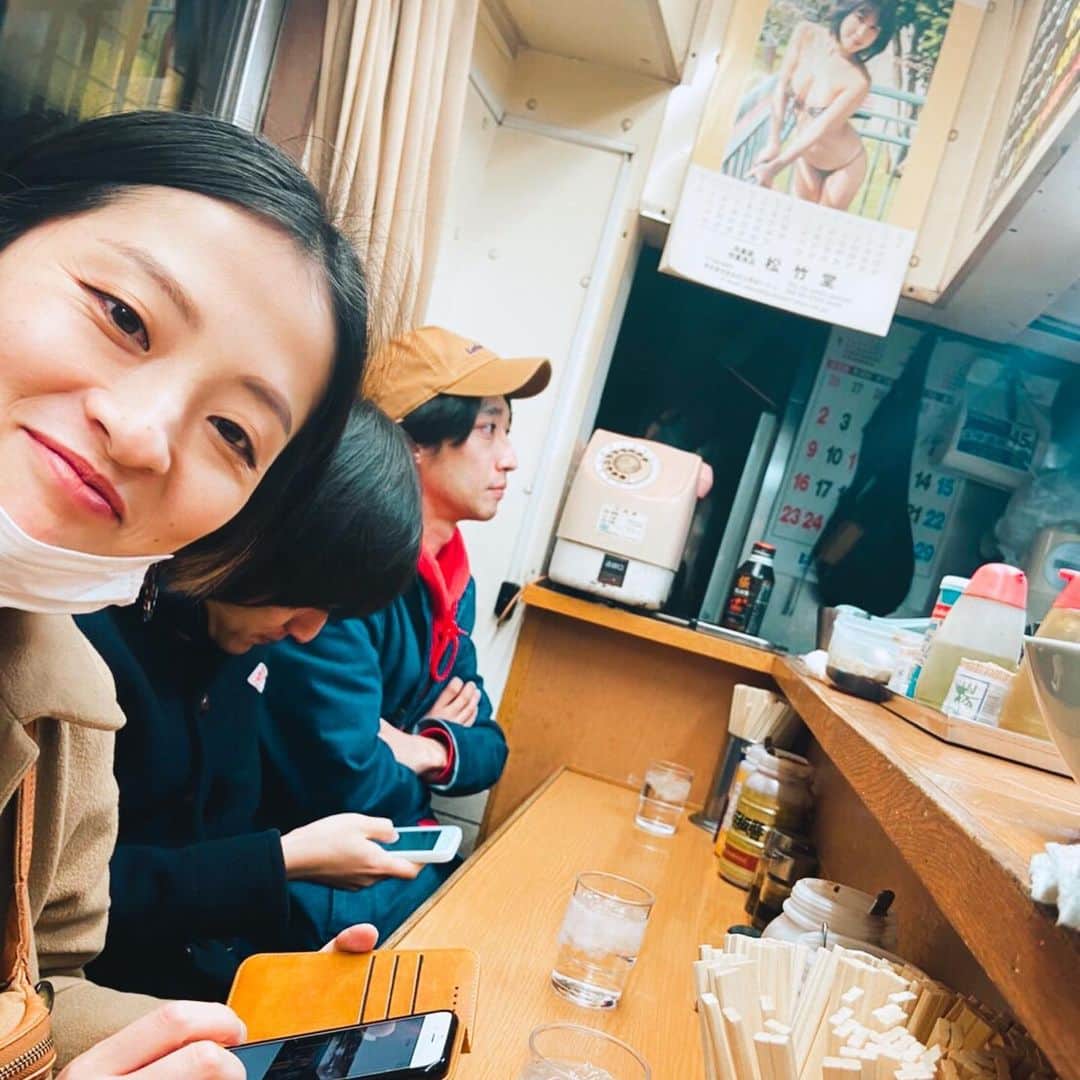 見田村千晴さんのインスタグラム写真 - (見田村千晴Instagram)「バンドリハ2日目、でした！！ セットリストもほぼ決まって、イメージができてきた いい感じだよとても。 東名阪、よろしく！  リハ後、みんなでラーメン行きました。  #いびだきツアー」2月19日 23時42分 - chiharu_mtmr