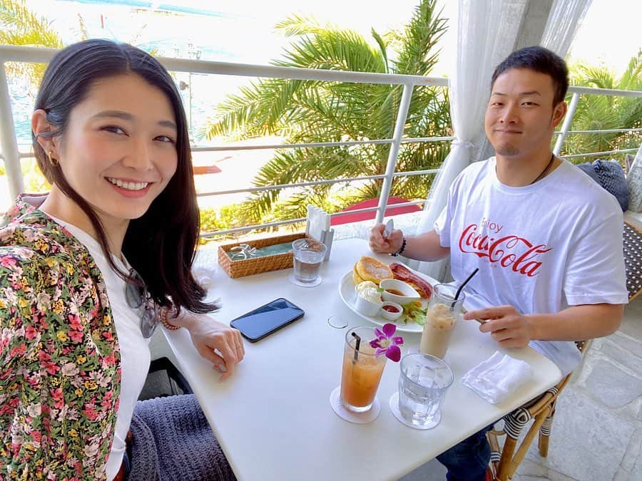 Karunaさんのインスタグラム写真 - (KarunaInstagram)「🍹🥗🥓🥞🌴 チョコチップとフレンチのパンケーキが 美味しくて大満足な朝ごはんでした👩🏻‍🍳🍽 アメリカンビレッジに行かれる際は是非🤍 #seasidecafehanon #沖縄 #思い出投稿」2月19日 23時47分 - karuna0520