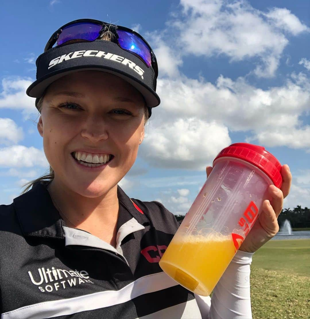 ブルック・ヘンダーソンさんのインスタグラム写真 - (ブルック・ヘンダーソンInstagram)「Shaking up the new @biosteelsports sports hydration mix: Peach Mango!! 🍑🥭 #sponsor」2月19日 23時57分 - brookehendersongolf