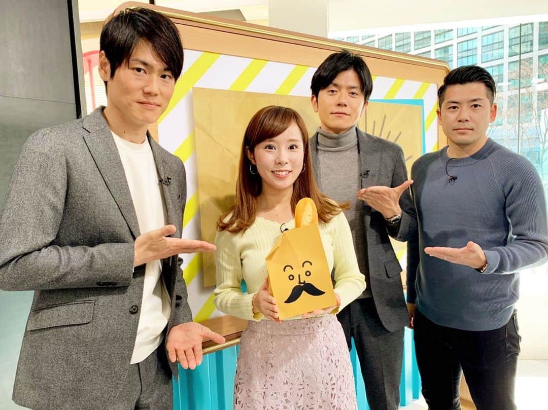 馬場ももこさんのインスタグラム写真 - (馬場ももこInstagram)「今日は日本テレビの﻿ 「バゲット」「ヒルナンデス！」﻿ 「笑ってコラえて！」ご覧いただいた方﻿ ありがとうございました🙇‍♀️✨﻿ ﻿ バゲットでアナウンサーの﻿ 青木源太さん、上重聡さん、﻿ 中野謙吾さんと😊🥖爽やかな風吹いてる。🍃 ﻿ ﻿ ここだけ話、先輩アナウンサーがいる番組が﻿ 1番緊張するんですよ。笑﻿ ﻿ 今日のカレーも美味しそうだった…🥰🍛﻿ ﻿ どの番組に出演させていただいて思うことは﻿ みなさん本当にお優しい方ばかり😭✨﻿ ﻿ 楽しい1日でした🌸﻿ ﻿ 明日も収録！頑張ろう！おやすみなさい😴﻿ ﻿ #バゲット#日本テレビ#電波ジャック#ヒルナンデス#笑ってコラえて#お仕事#楽しい#いつも#コメント#イイね#ありがとうございます」2月19日 23時57分 - momoko.baba