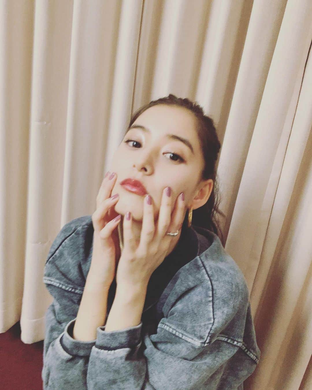 新木優子さんのインスタグラム写真 - (新木優子Instagram)「「１番だけが知っている」にて私服を取り上げていただいてしかも素敵なランキングで２位に選んで頂いて、、🥺♡ すっごく嬉しかったです、、🥺✨」2月20日 0時11分 - yuuuuukko_