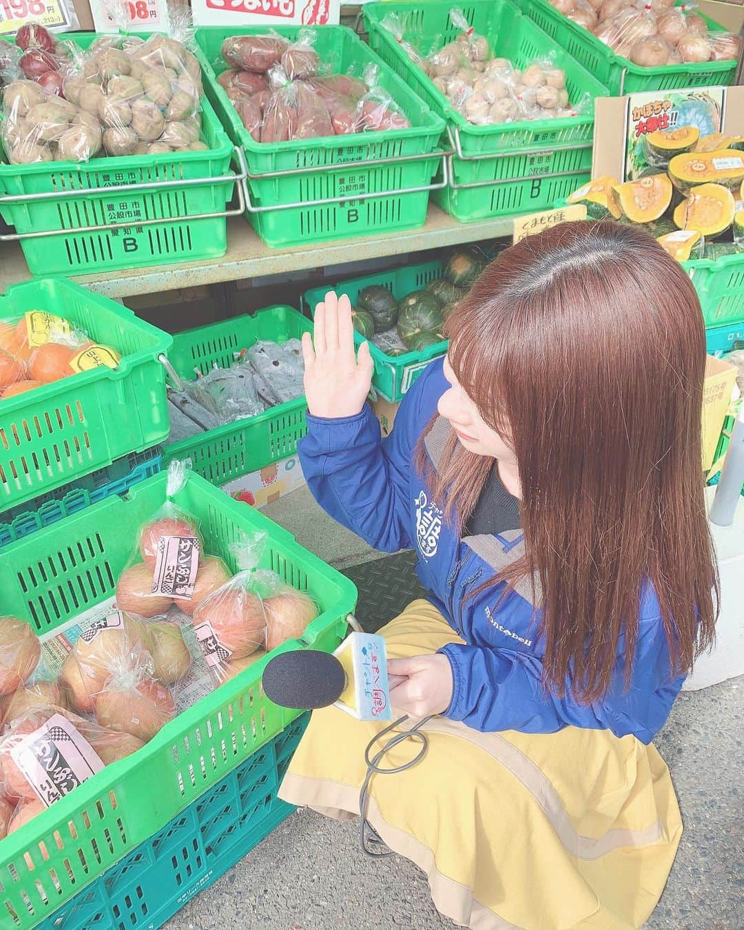 綾瀬麗奈さんのインスタグラム写真 - (綾瀬麗奈Instagram)「🍠 . . 本日放送の #CBCテレビ #チャント！ チャント調べますのコーナーで 住み心地の良さ「昭和区vs千種区」 リポーターさせて頂きました🧸💓 . インタビューにご協力下さった皆様 ありがとうございました！💍 . 主婦の皆様に教えて頂いた「新鮮組」 お店の方にインタビューさせて頂き、 終わってからほくほくの焼き芋🍠頂いたよ🙈🤍 甘くてすごく美味しかったです！ あとお野菜とかすごく安いの！ . . . #チャン調 #リポーター #昭和区 #千種区 #nagoya #japan #🇯🇵 #japaneseidol #japanesegirl #likeforfollow #偶像 #名古屋 #アイドル #御朱印ガール #ゲーム女子 #トレーニング女子 #タビジョ #名古屋インスタ交流会」2月20日 0時12分 - ayasereina