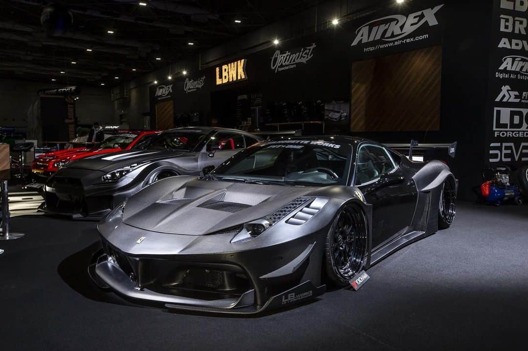 のインスタグラム：「Liberty walk自由に歩く🚶‍♀️🚶‍♂️🚶‍♂️ LB★シルエットWORKS FERRARI 458GTB大阪オートメッセ🙂  @libertywalkkato@ferrari@hirosta92 #ferrari#ferrari458#libertywalk#libertywalkkato#yokohamatire #yokohamatire #airrexsuspension #大阪オートメッセ#goodwoodfos#lbworks#semashow#libertywalkeu#supercar#スーパーカー#gtcar#cad」