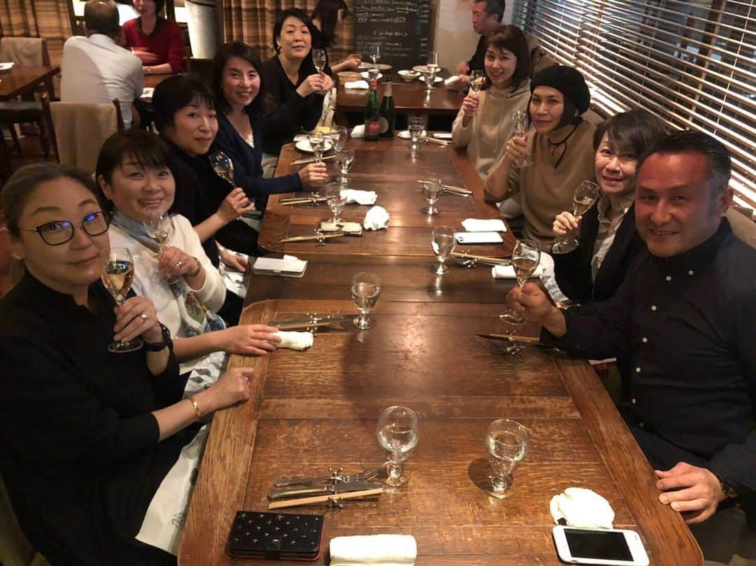 千吉良恵子さんのインスタグラム写真 - (千吉良恵子Instagram)「#1月27日の会#恒例の集い#水瓶座 #みんなお誕生日が1月27日 #ビストロシロ で #今年で４回目 今日は1月27日の会をビストロシロで⭐️ 美味しくて楽しくてあっという間の時間でした 偶然、大好きなみっちゃんもお店にいて嬉しいサプライズで嬉しさ2倍2倍✌️✌️💕😍💕 皆さん今年も素敵な一年になりますように⭐️ 1月27日生まれは「たまごから生まれた🥚」らしい😅」2月20日 0時28分 - chigirakeiko