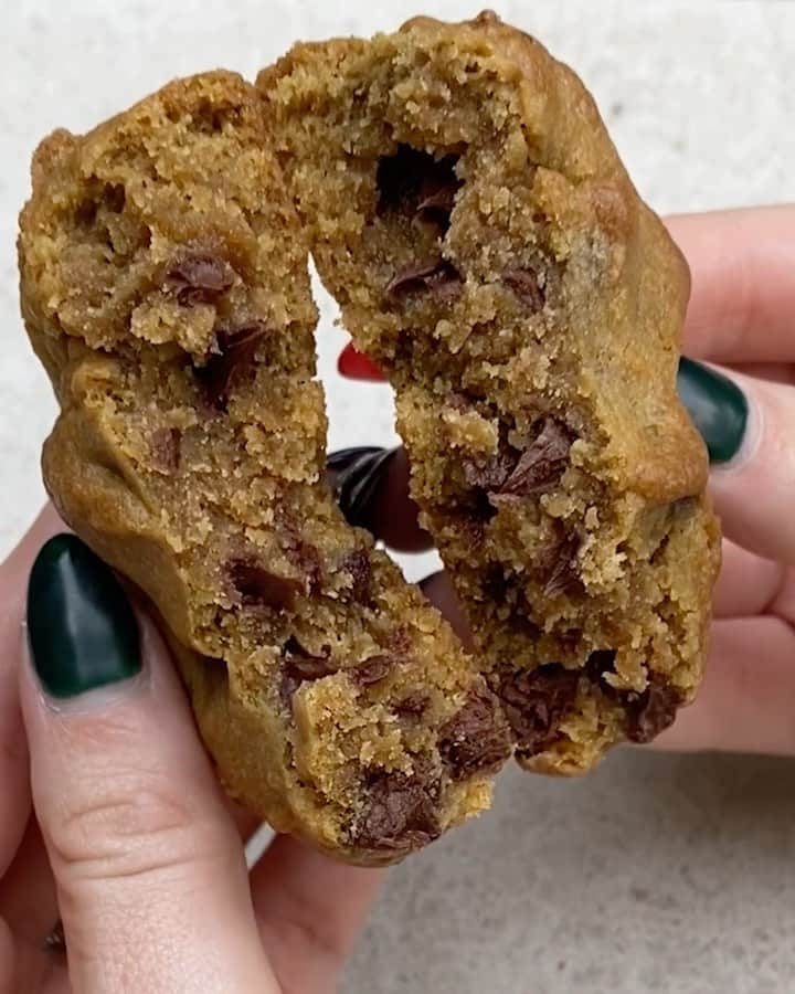 RJMStyleのインスタグラム：「HELP!!! I can’t stop eating cookies 🍪 #cookiemonster 🐽」