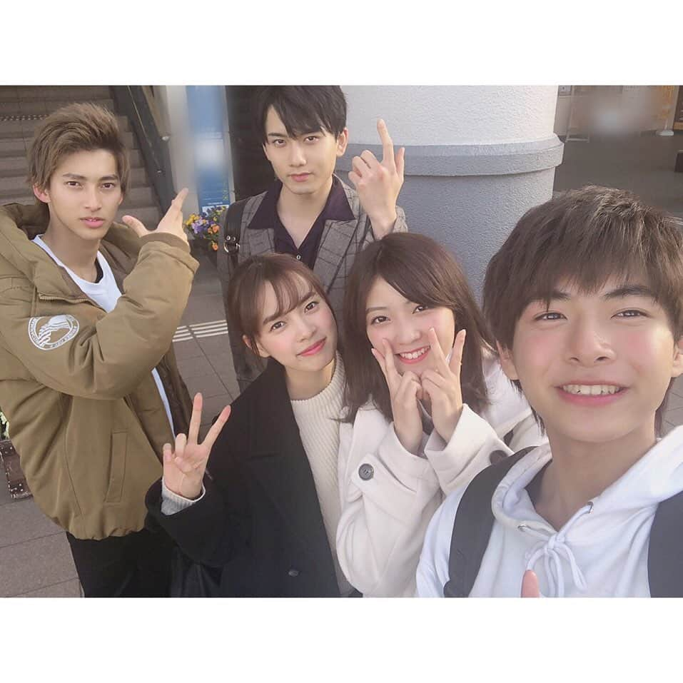 水石亜飛夢さんのインスタグラム写真 - (水石亜飛夢Instagram)「キラメイ5人揃って『#スーパー戦隊MOVIEパーティー』観てきました！﻿ ﻿ やっぱ面白い。そしてやっぱ先輩たちカッコいい﻿ ﻿ (個人的に好きなとこは、めちゃ急に敵が現れたのに、一歩しか動かない宵町さんです。)﻿ ﻿ ﻿ 終わったあと、客席のお子さんがすぐさま「おもしろかったー！」と言っていて﻿ ﻿ 僕らはまだ浅めの参戦ではありますが、胸に響きました。﻿ ﻿ これからも、そう言ってもらえるようにたくさん良いもの届けたいな﻿ ﻿ まだ観れていない方も、もうご覧くださった方も、ぜひ劇場へ💎﻿ ﻿ ﻿ #リュパパト﻿ #ルパンレンジャー #パトレンジャー #ルパパト﻿ #リュウソウジャー﻿ #キラメイジャー」2月20日 0時42分 - atom_mizuishi