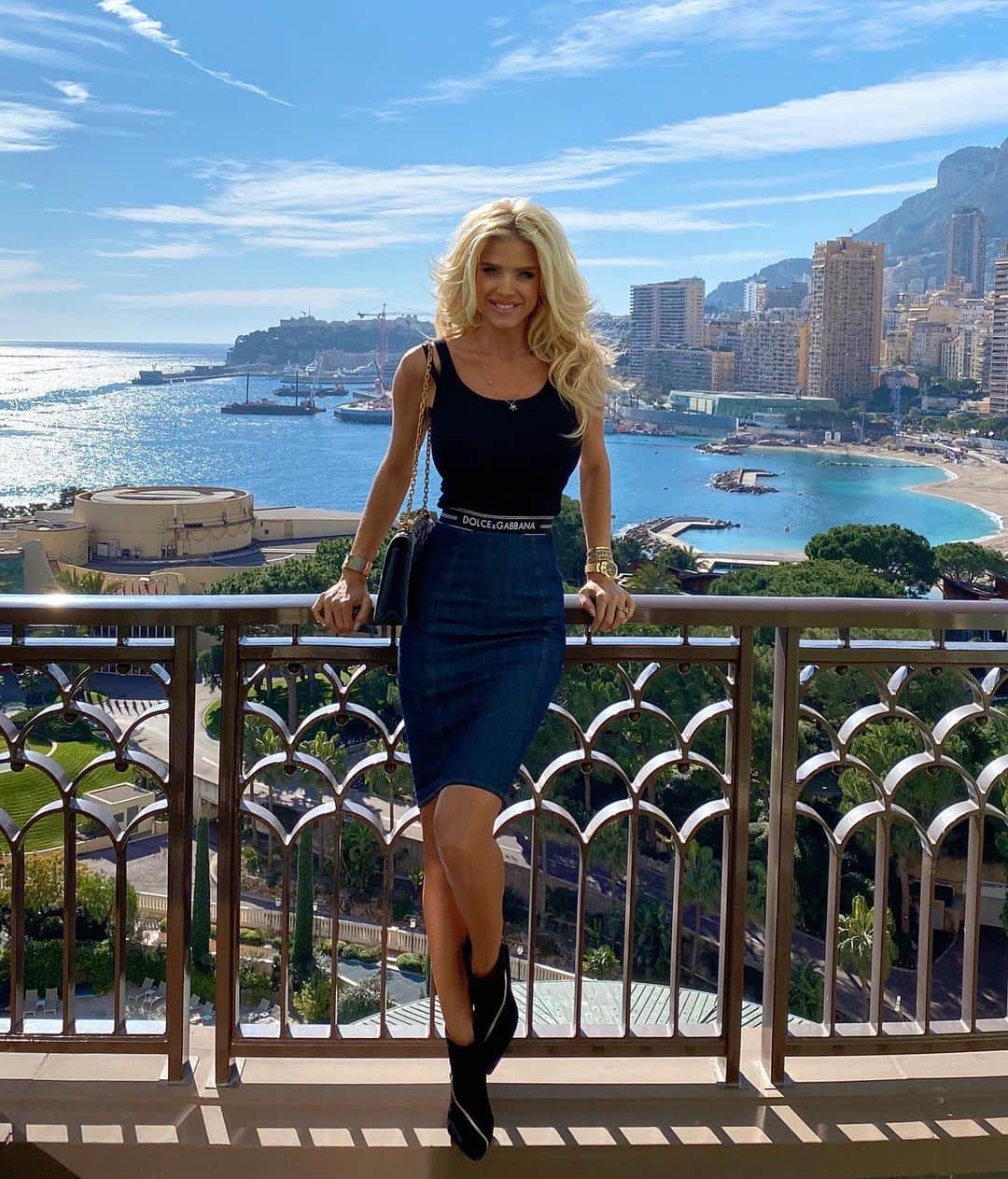 ヴィクトリア・シルヴステッドさんのインスタグラム写真 - (ヴィクトリア・シルヴステッドInstagram)「Picture Perfect Day filming  @montecarlobay @montecarlosbm #monaco」2月20日 0時37分 - victoriasilvstedt