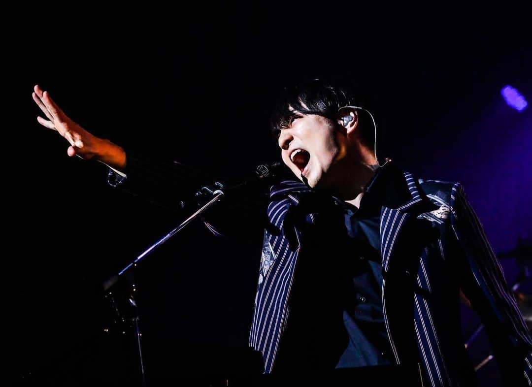 FM802さんのインスタグラム写真 - (FM802Instagram)「FM802 MUSIC FREAKS LIVE📻 #FM802 の番組から生まれたライブイベント🎤  #Official髭男dism がオンステージ✊ 熱量の高いパフォーマンスを披露し、ボルテージは一気に上昇🔥  ライブ音源は本日2/19 ROCK KIDS 802と2/22 SATURDAY AMUSIC ISLANDS MORNING EDITIONでオンエア👇 radiko.jp/#802  Photo by渡邉一生」2月20日 0時50分 - fm802_pr