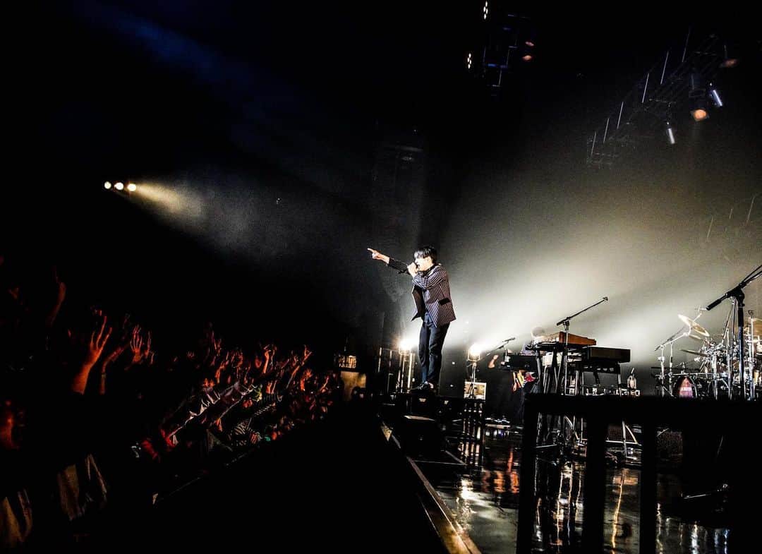 FM802さんのインスタグラム写真 - (FM802Instagram)「FM802 MUSIC FREAKS LIVE📻 #FM802 の番組から生まれたライブイベント🎤  #Official髭男dism がオンステージ✊ 熱量の高いパフォーマンスを披露し、ボルテージは一気に上昇🔥  ライブ音源は本日2/19 ROCK KIDS 802と2/22 SATURDAY AMUSIC ISLANDS MORNING EDITIONでオンエア👇 radiko.jp/#802  Photo by渡邉一生」2月20日 0時50分 - fm802_pr