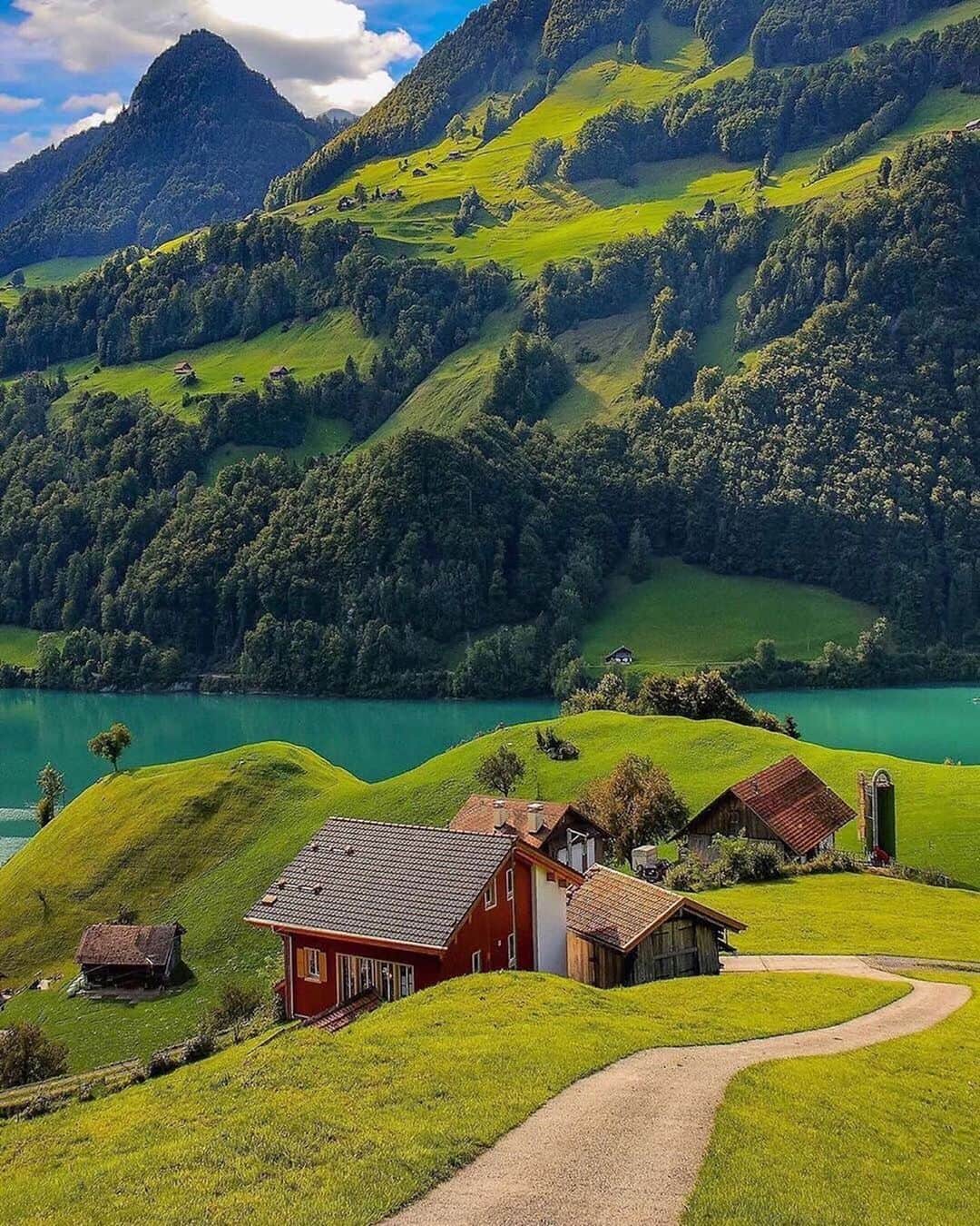 Earth Picsさんのインスタグラム写真 - (Earth PicsInstagram)「Switzerland 🇨🇭 by @sennarelax」2月20日 0時59分 - earthpix
