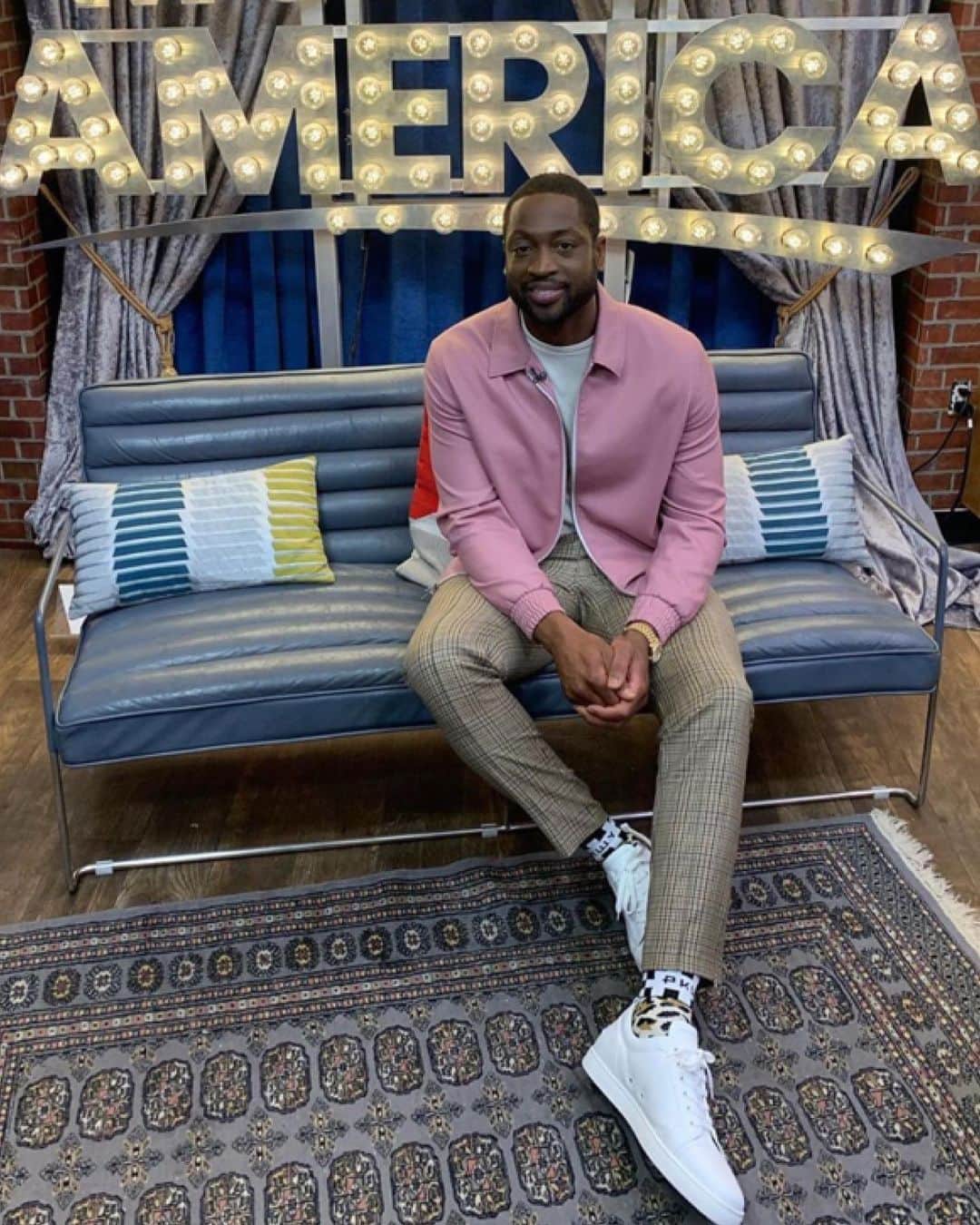 オバディア&サンズのインスタグラム：「@dwyanewade in the Emperor Jacket and Sideline Pant.」