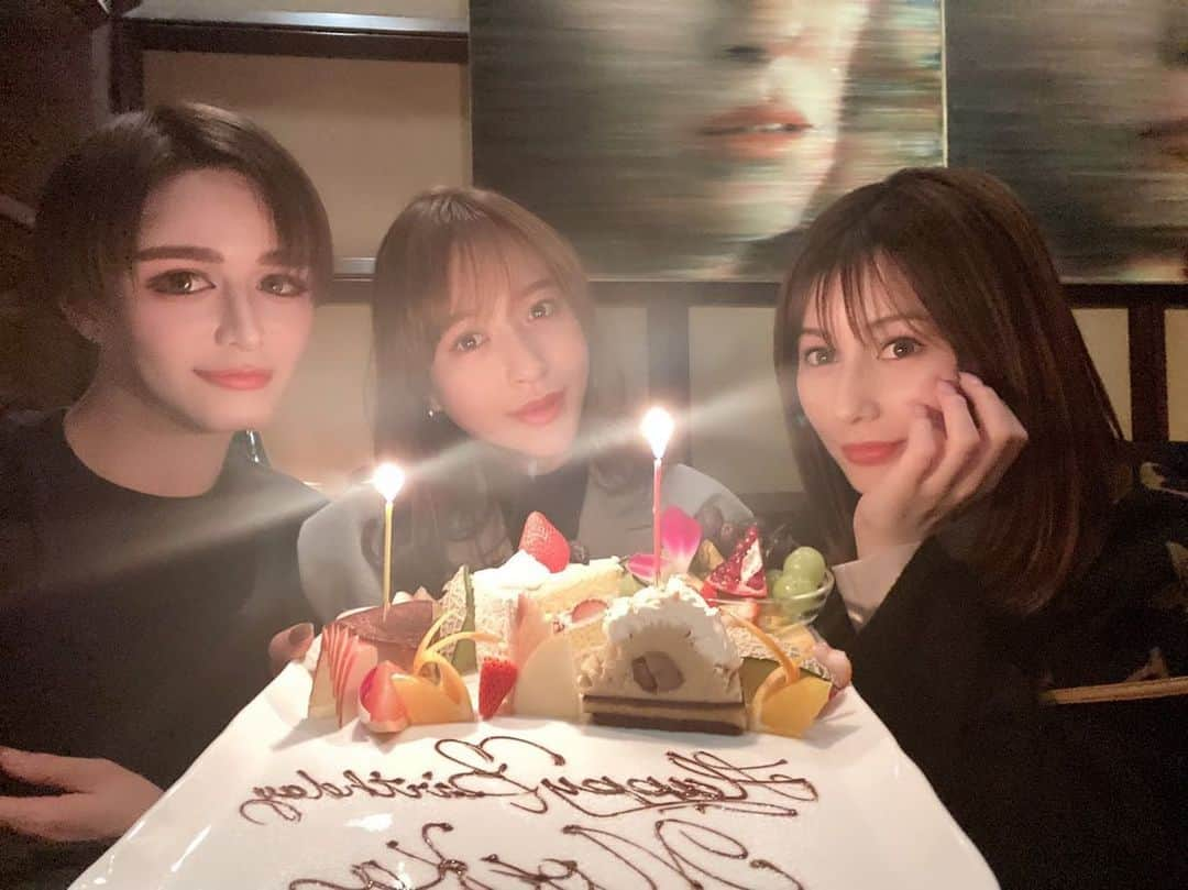 野崎萌香さんのインスタグラム写真 - (野崎萌香Instagram)「I really appreciate you celebrating my birthday with me🕊💝 @darenogare.akemi  @mattkuwata_official2018」2月20日 1時09分 - moeka_nozaki