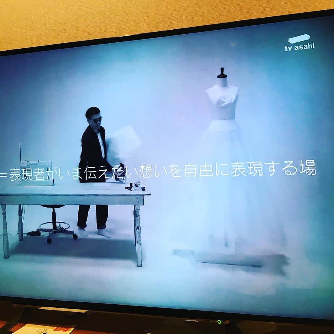 丸山敬太さんのインスタグラム写真 - (丸山敬太Instagram)「白の美術館  今日第一弾放映でした。  ドレスの完成は来週です。  お楽しみに！  ２／２６日２３：１０から テレビ朝日」2月20日 1時14分 - keitamaruyama