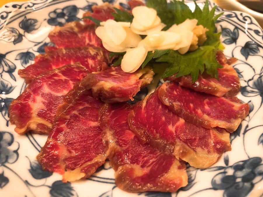 ちなり（高橋知成）さんのインスタグラム写真 - (ちなり（高橋知成）Instagram)「#ホタルイカの沖漬け で　#真澄 🍶をちびっと。 #いくら飯 #白子ポン酢 #ボタン海老 #白海老 #霜降り馬刺し #合鴨筑前煮 #生牡蠣 #天ぷら盛り合わせ  好きなものいっぱい〜〜」2月20日 1時22分 - chinarileah