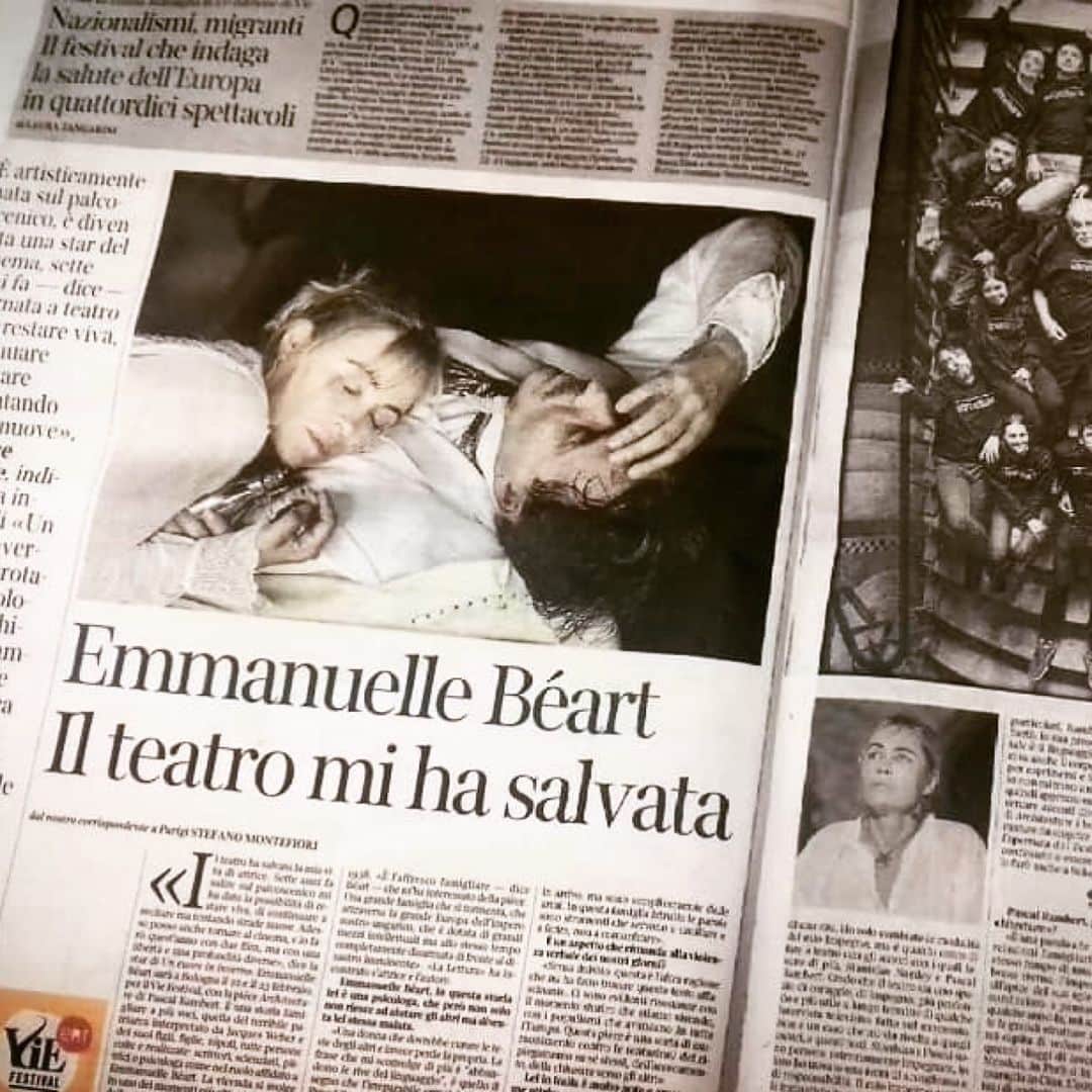 エマニュエル・ベアールのインスタグラム：「For my #italian friends ....💛tomorrow #bologna !!! Teatro @arenadelsole 👺 @pascalrambert  #architecture  #corrieredellasera 🙏🏻 #emmanuellebeart」