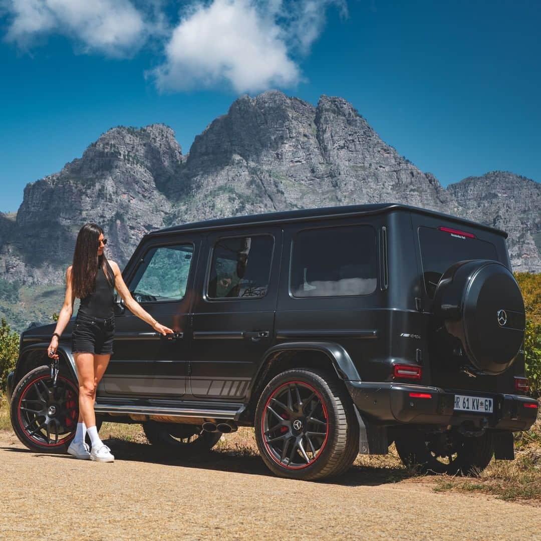 Mercedes AMGさんのインスタグラム写真 - (Mercedes AMGInstagram)「[Kraftstoffverbrauch kombiniert: 13,3–13,1 l/100 km | CO₂-Emissionen kombiniert: 304–299 g/km | amg4.me/efficiency-statement]  Greetings from South Africa! Professional cyclist and AMG ambassador @riedernadine is preparing for #absacapeepic, one of the most difficult mountain bike rides in the world. Always by her side: the Mercedes-AMG G 63.  Photos: @nic_louw  #MercedesAMG #AMG #AMG4WOMEN #strongwomen #cyclist #women #womenlifestyle #roadtrip #DrivingPerformance #Power #Passion #CarsofInstagram #InstaCar #Lifestyle」2月20日 2時00分 - mercedesamg