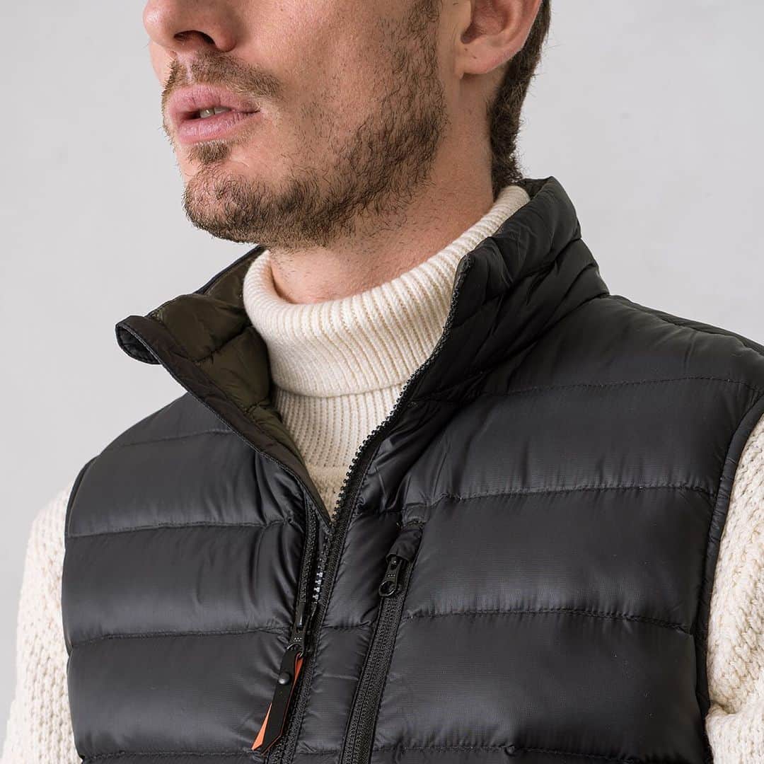 スイムズのインスタグラム：「Get vested in this transitional piece, The Portland Vest, for all the seasonal changes. Lightweight, yet padded with 90% pure down, designed to layer for daily use. Warmth and style can go hand in hand after all. #swims #allyearround #getvested」