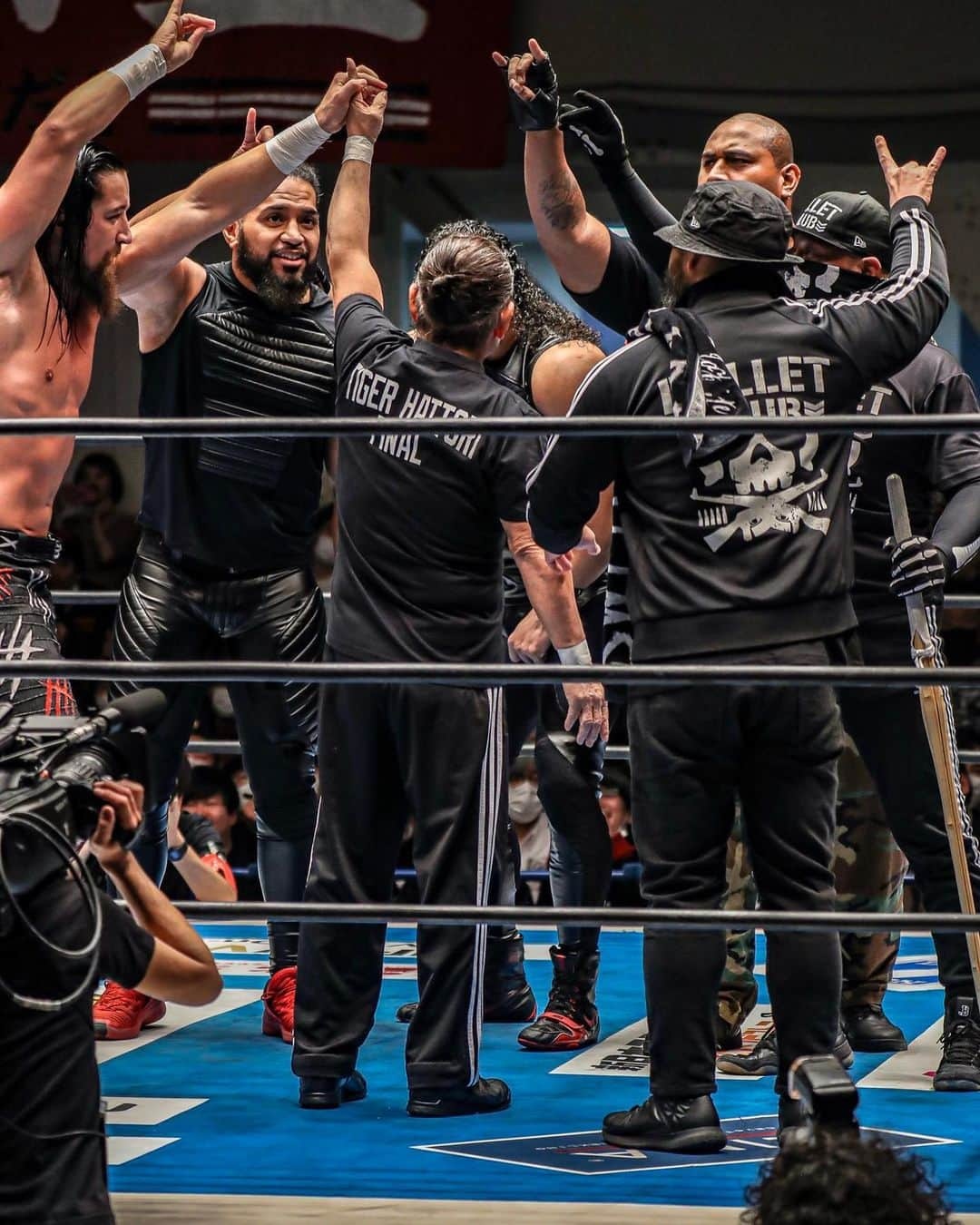 ジェイ・ホワイトさんのインスタグラム写真 - (ジェイ・ホワイトInstagram)「You could have made your career finally mean something? #BulletClub #TigerHattori」2月20日 2時15分 - jaywhitenz