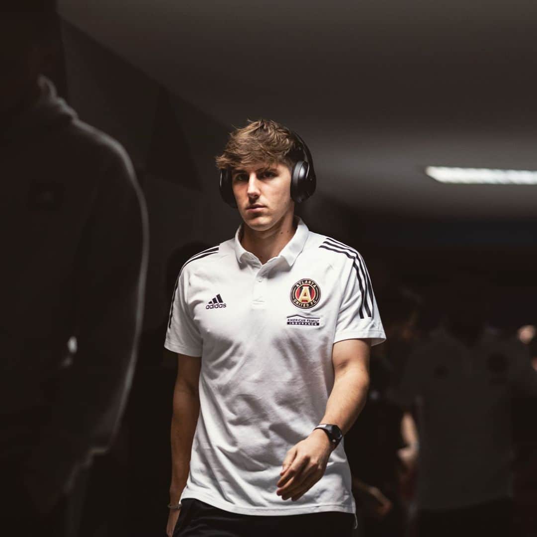 エマーソン・ハインドマンのインスタグラム：「Hard fought draw last night. Looking forward to the second leg at home in front of our fans! 💪🏼」